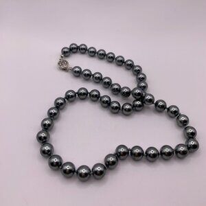 #071 Vintage  grey faux pearl silver tone clasp necklace